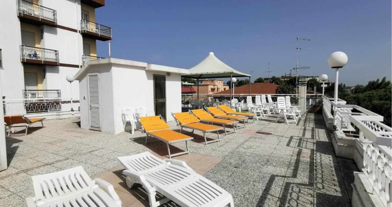 Hotel Cosmos Rímini Exterior foto